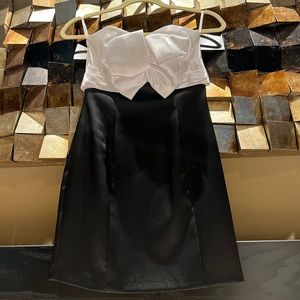 JESSICA McCLINTOCK *worn once Short black & white dress. Size 1.